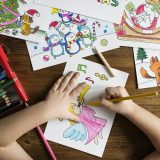 ai少女 作者头像：一位坐在堆满版本说明纸稿的书桌前、正在逐行比对版本号的编辑